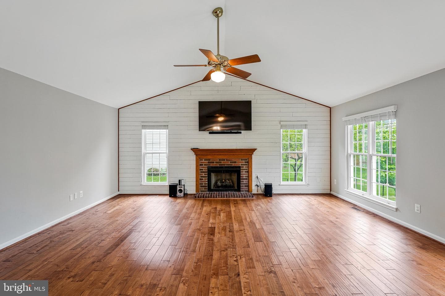 218 Foxborough Drive SW photo 14