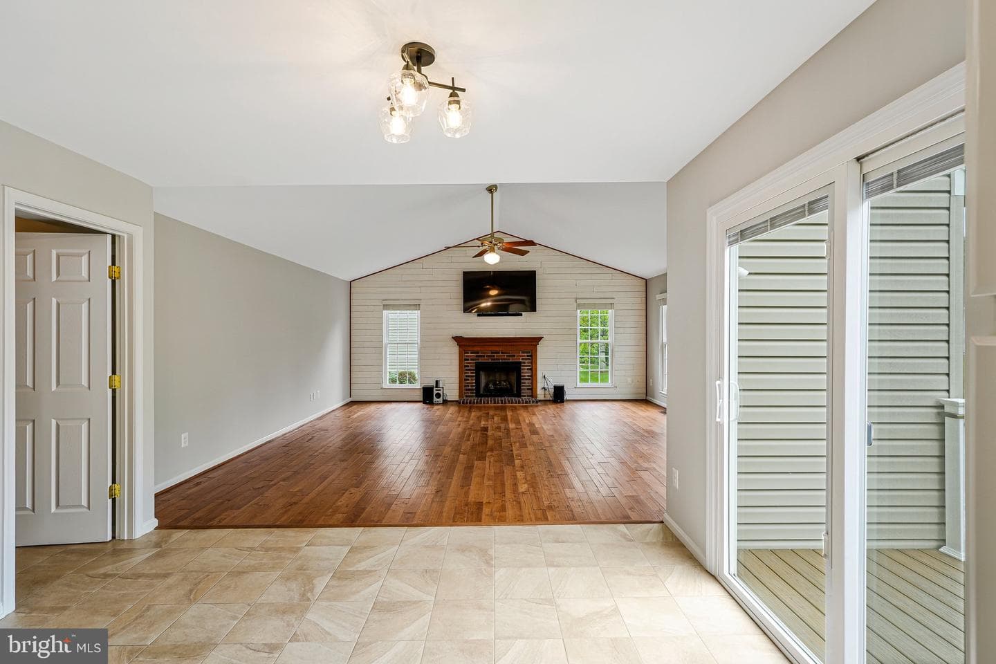 218 Foxborough Drive SW photo 15