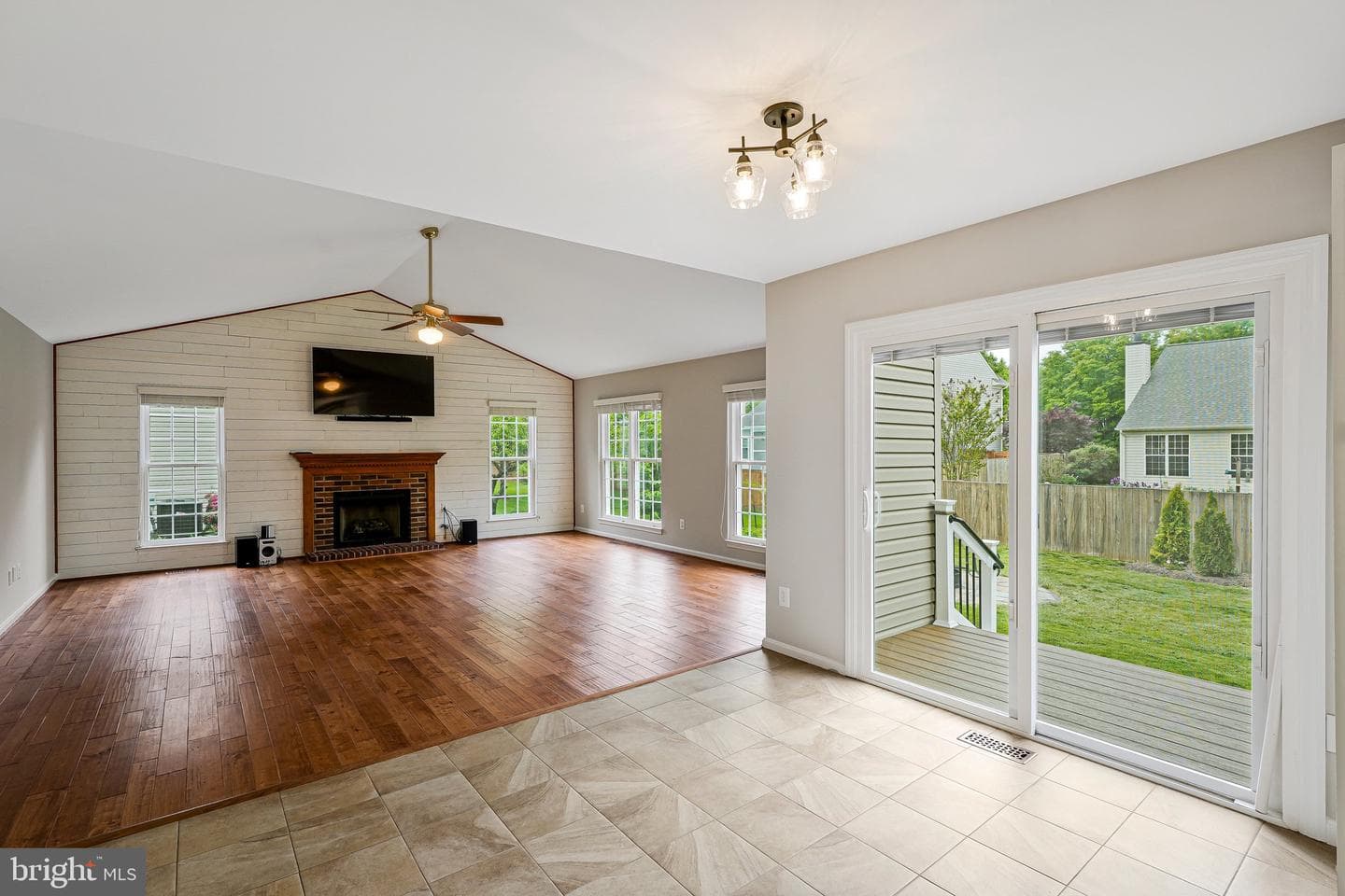 218 Foxborough Drive SW photo 16