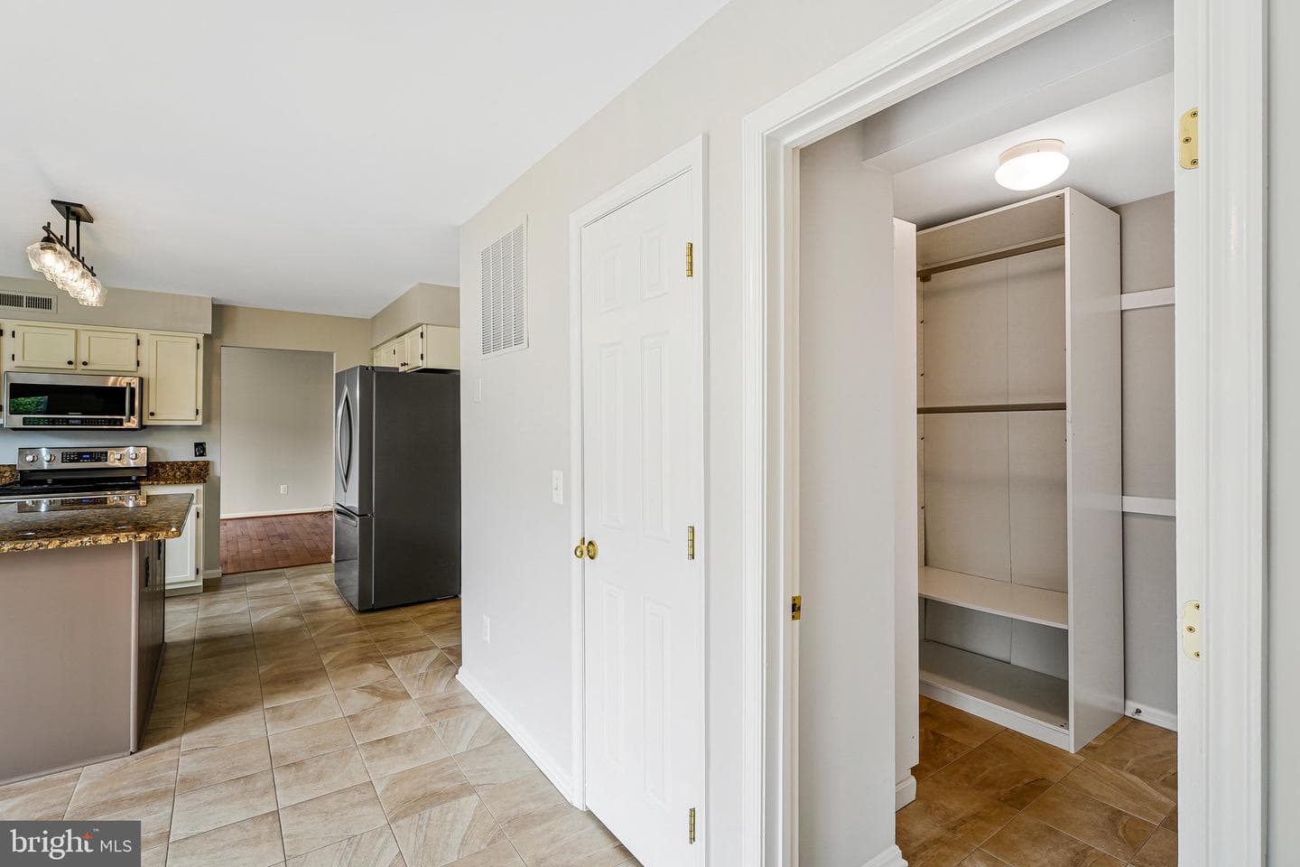 218 Foxborough Drive SW photo 17