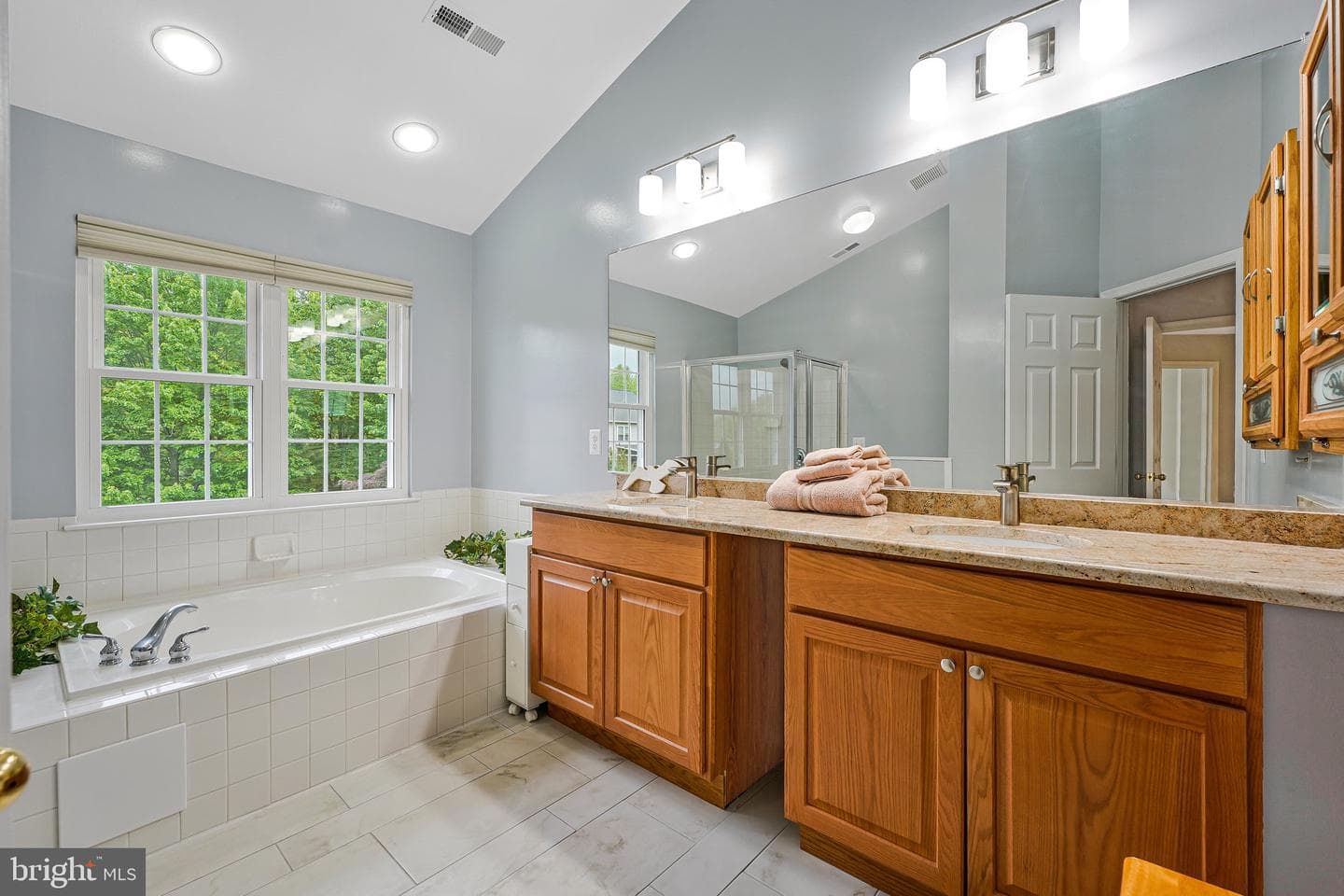 218 Foxborough Drive SW photo 31
