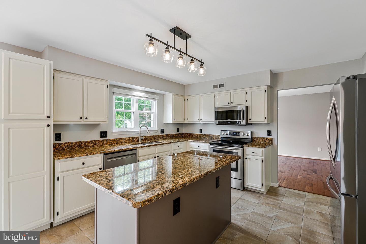 218 Foxborough Drive SW photo 8