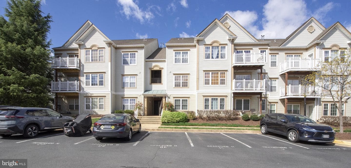 21875 Railway Terrace #301 photo 1