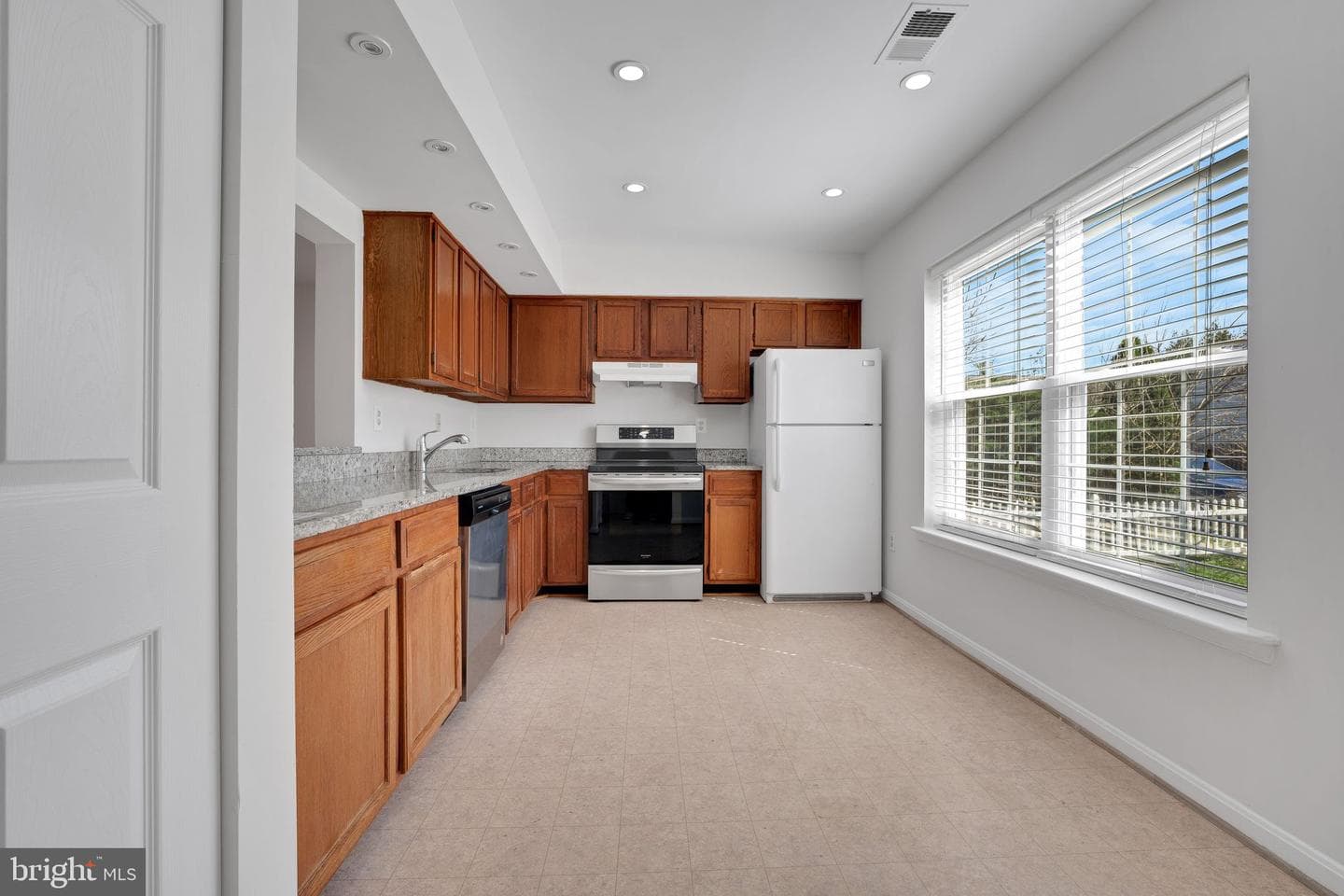 199 Meadows Lane NE photo 6