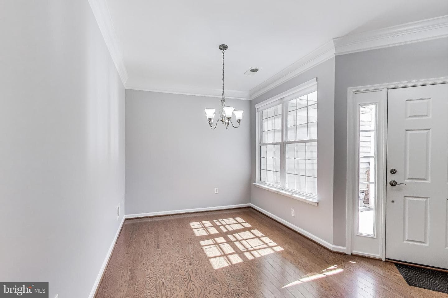 44360 Maltese Falcon Square photo 18