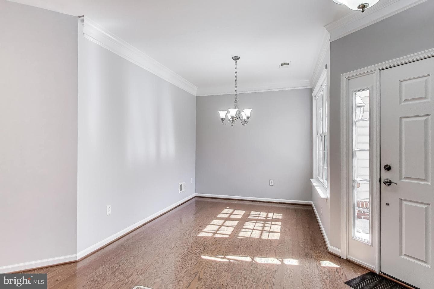 44360 Maltese Falcon Square photo 19