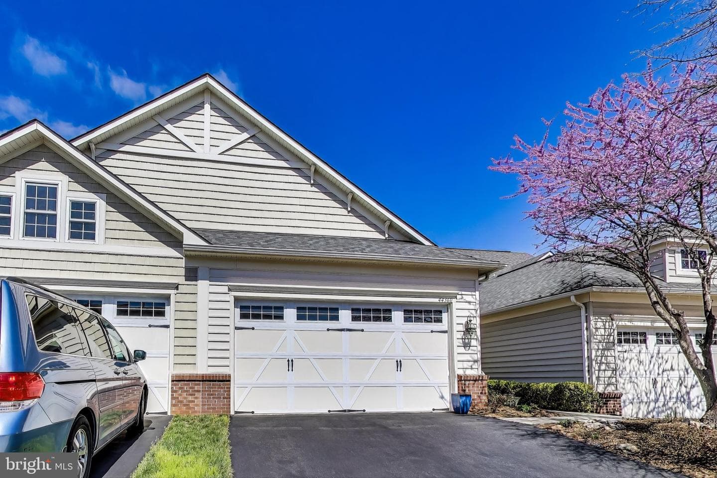 44360 Maltese Falcon Square photo 2