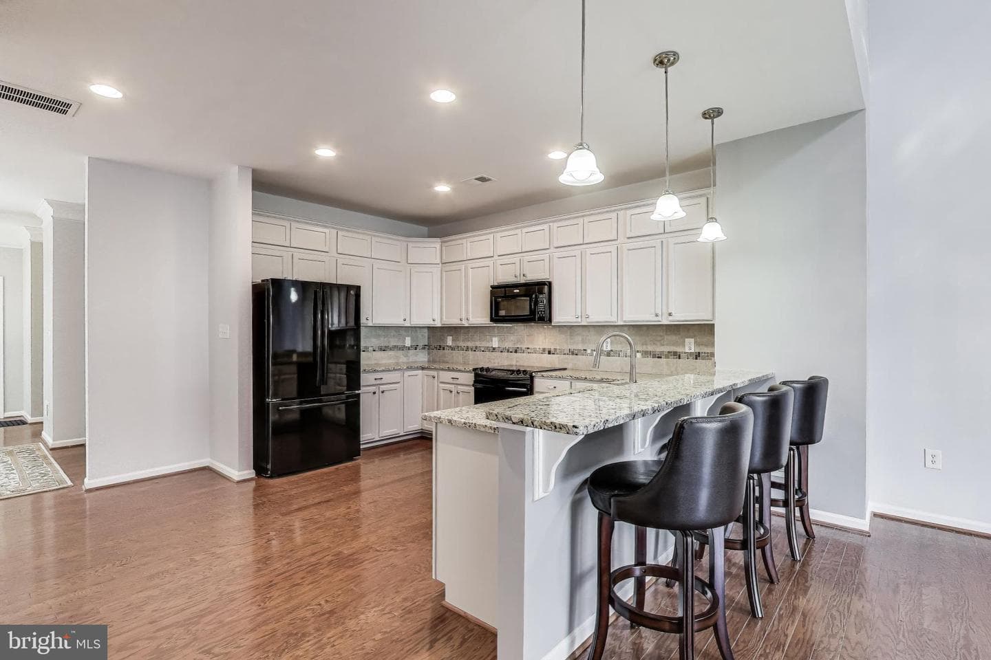 44360 Maltese Falcon Square photo 21