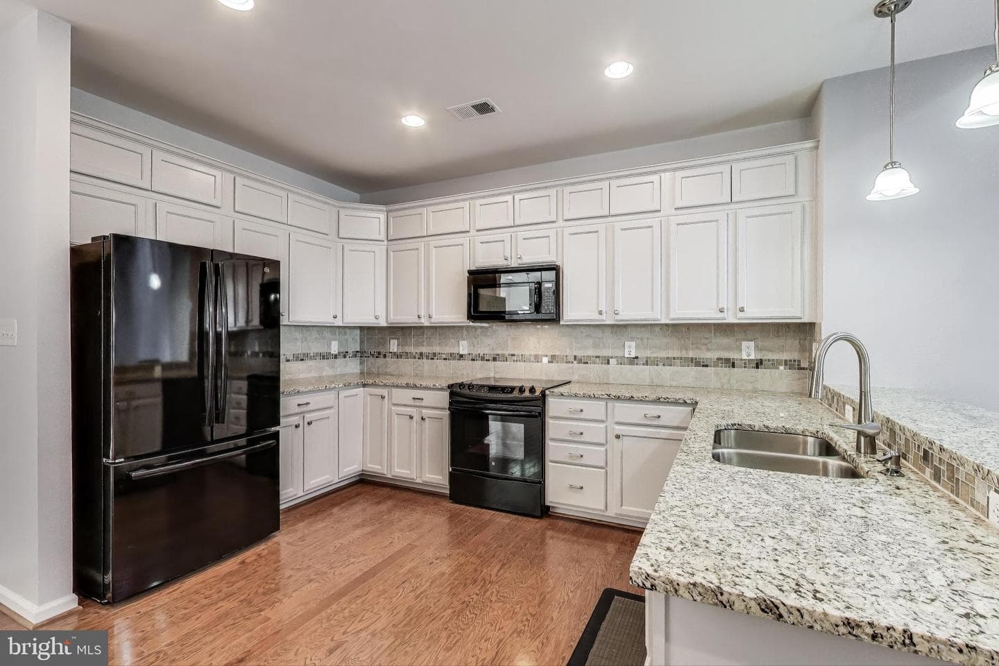 44360 Maltese Falcon Square photo 22