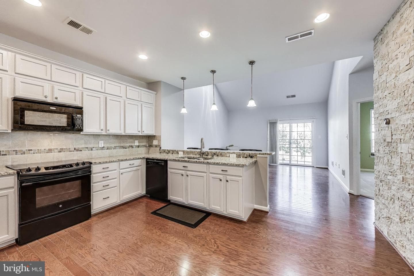 44360 Maltese Falcon Square photo 23