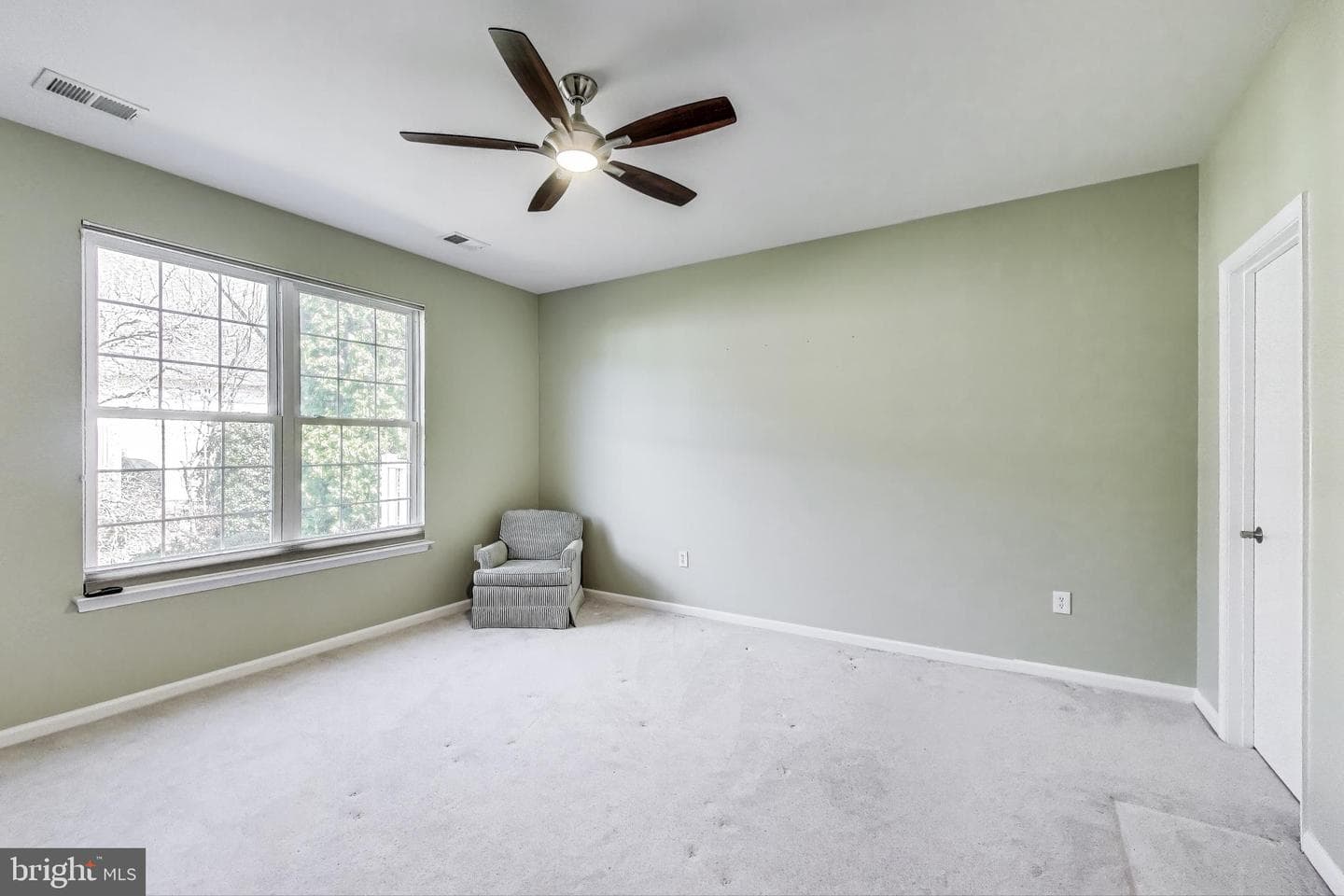 44360 Maltese Falcon Square photo 24