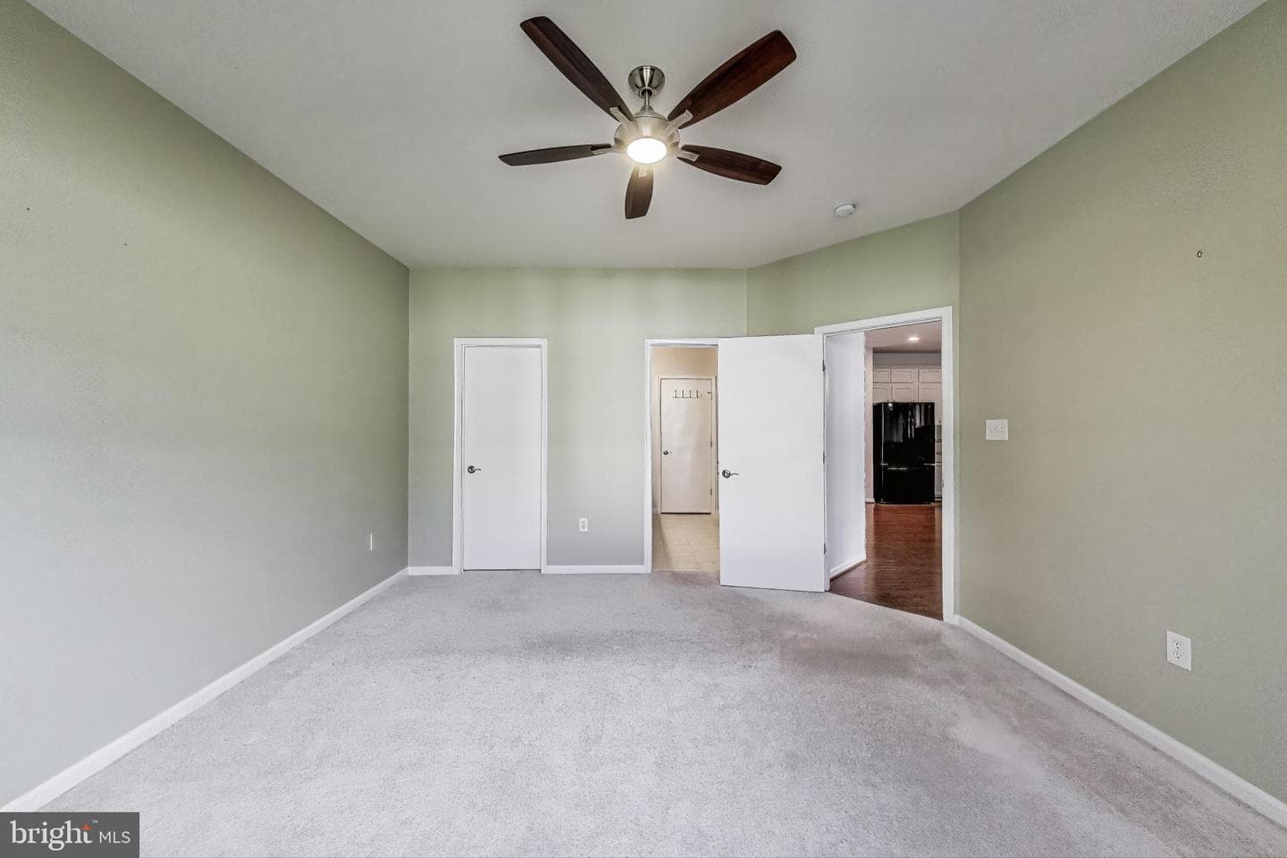 44360 Maltese Falcon Square photo 26