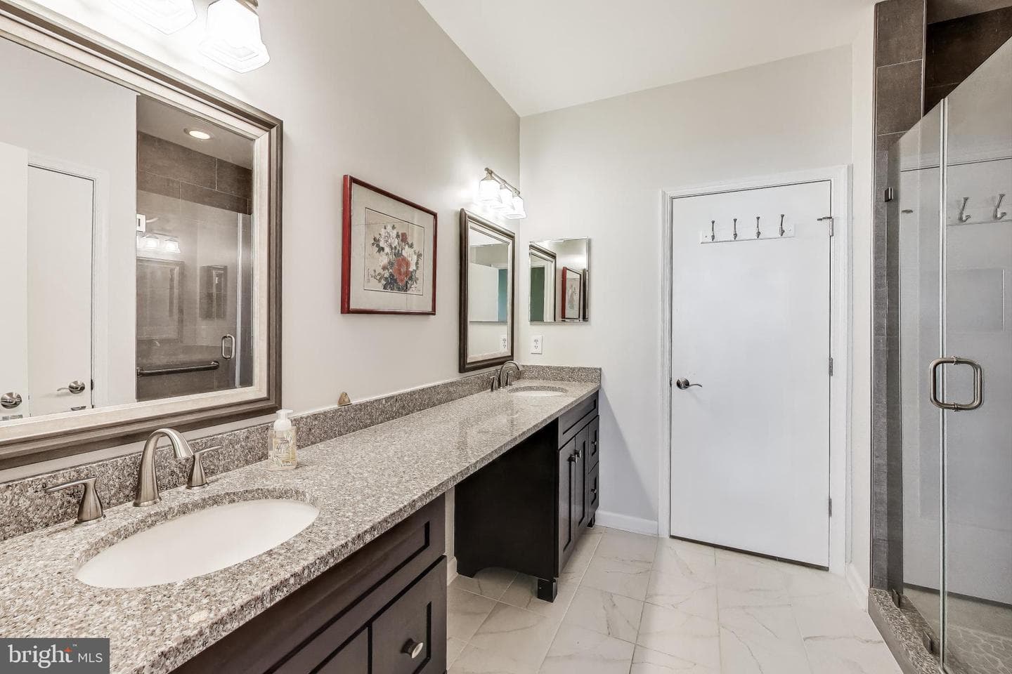 44360 Maltese Falcon Square photo 3