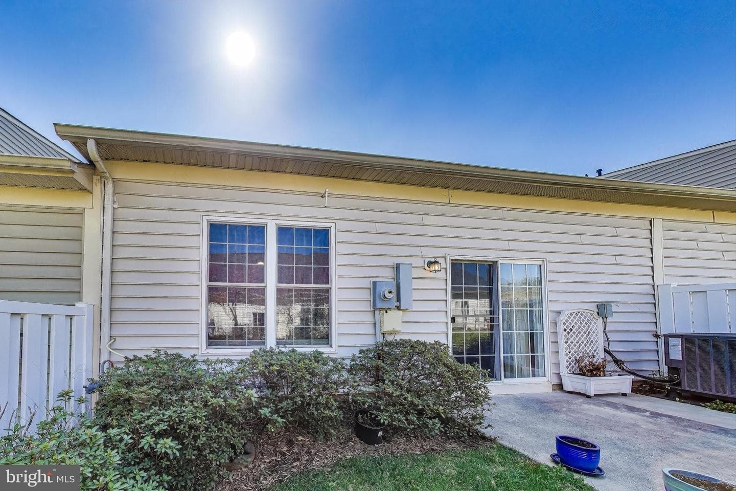 44360 Maltese Falcon Square photo 30