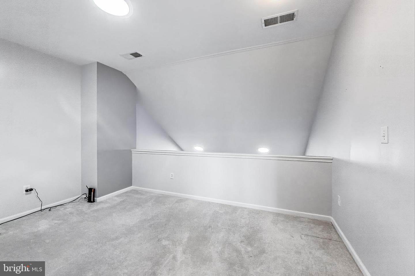 44360 Maltese Falcon Square photo 5
