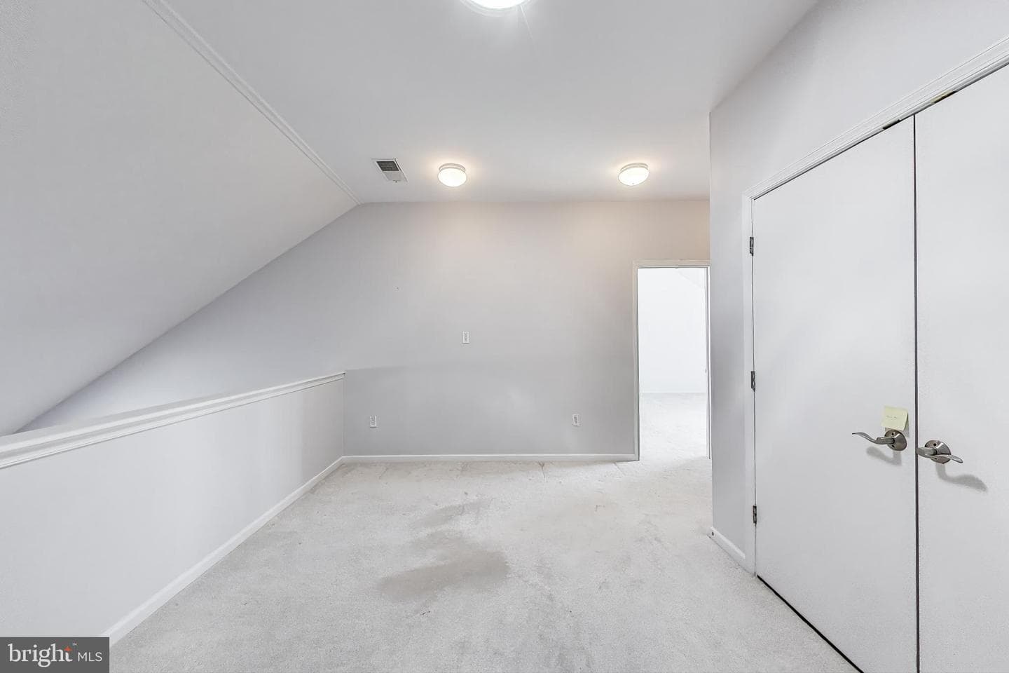 44360 Maltese Falcon Square photo 6