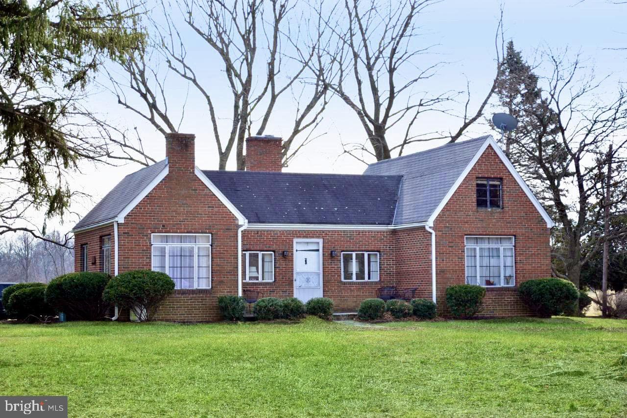 36169 Loudoun Street photo 4