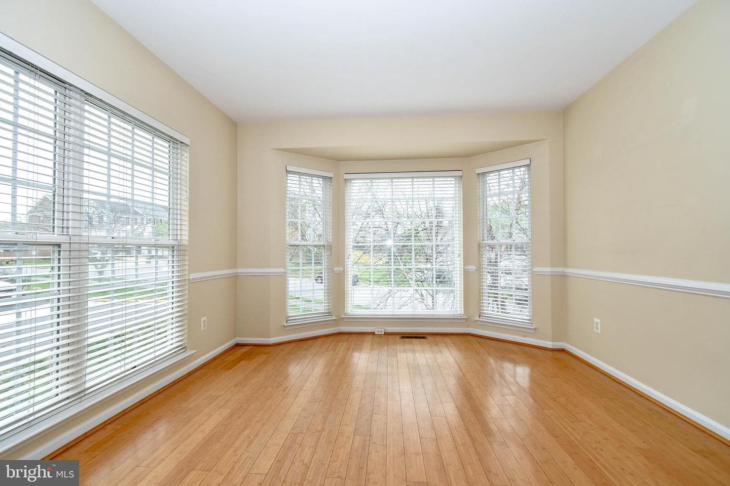 42744 Falls View Square photo 19