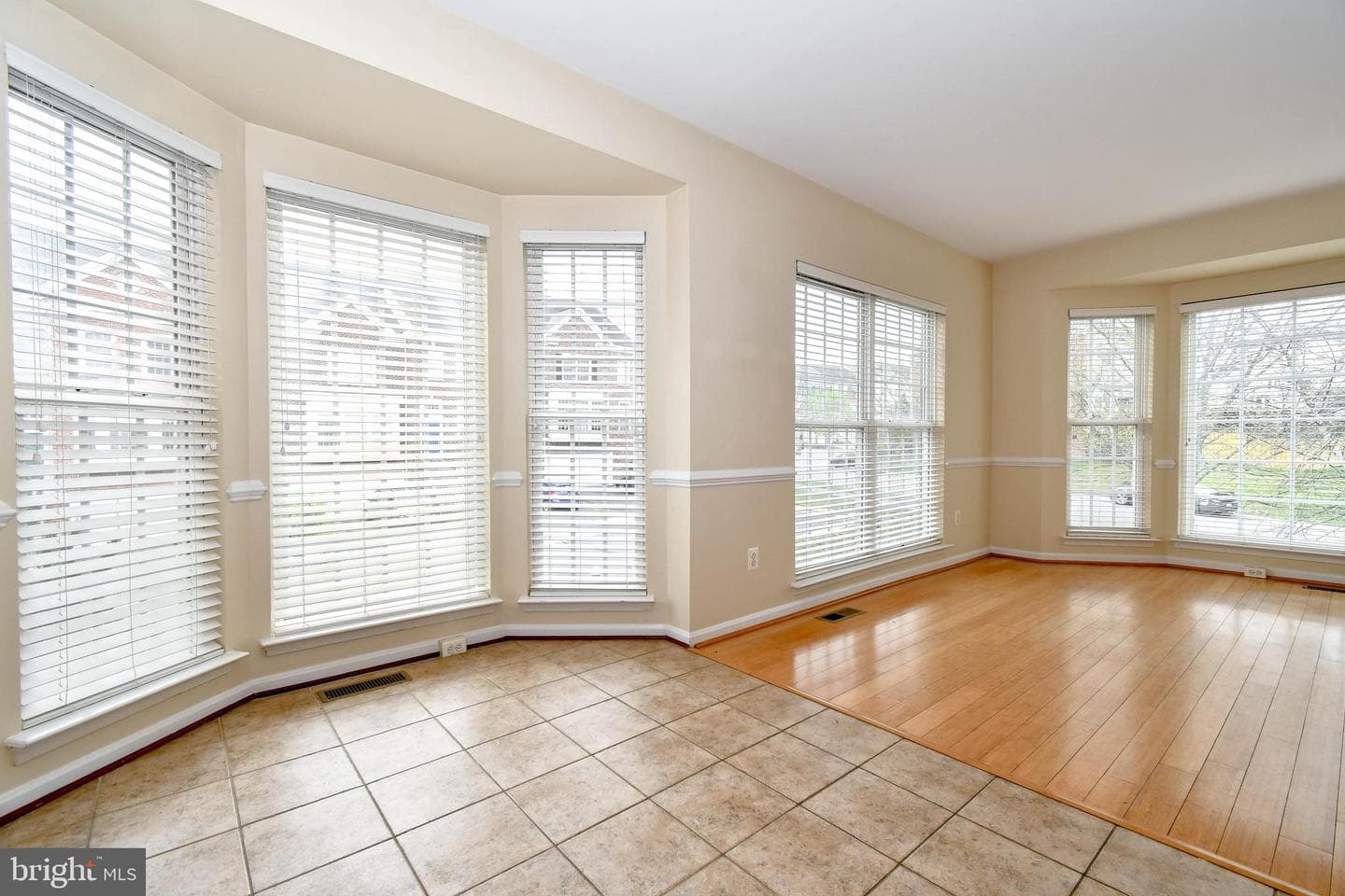 42744 Falls View Square photo 27