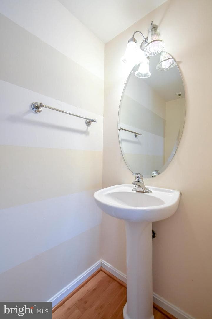 42744 Falls View Square photo 28