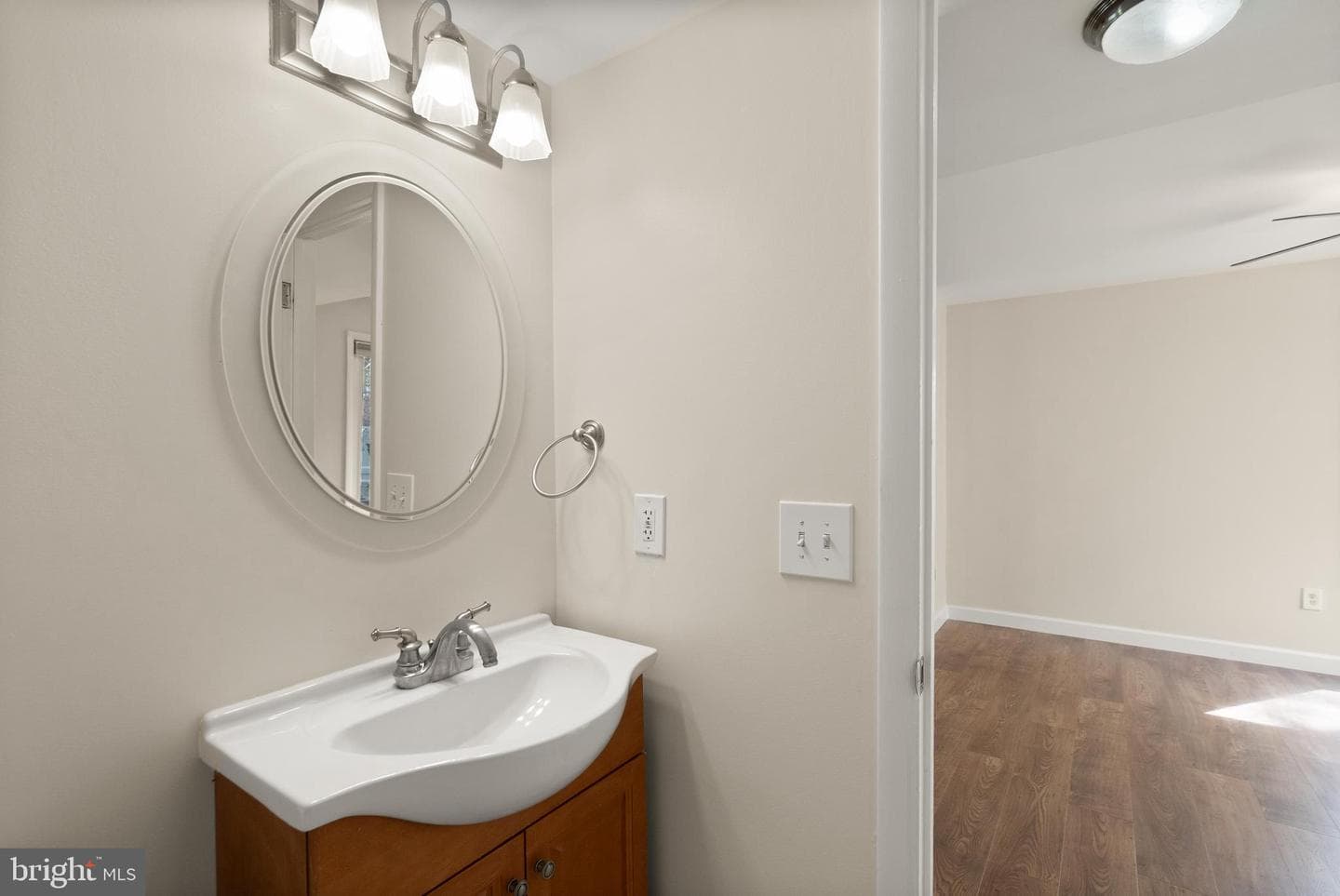 112 Newbury Place photo 16