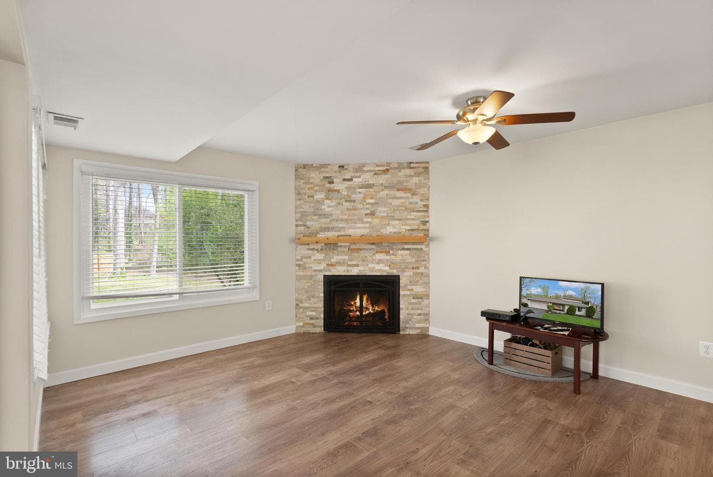 112 Newbury Place photo 18