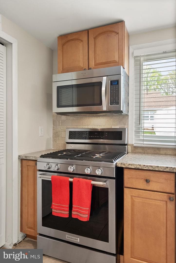 112 Newbury Place photo 20