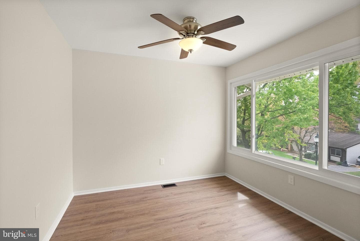 112 Newbury Place photo 26