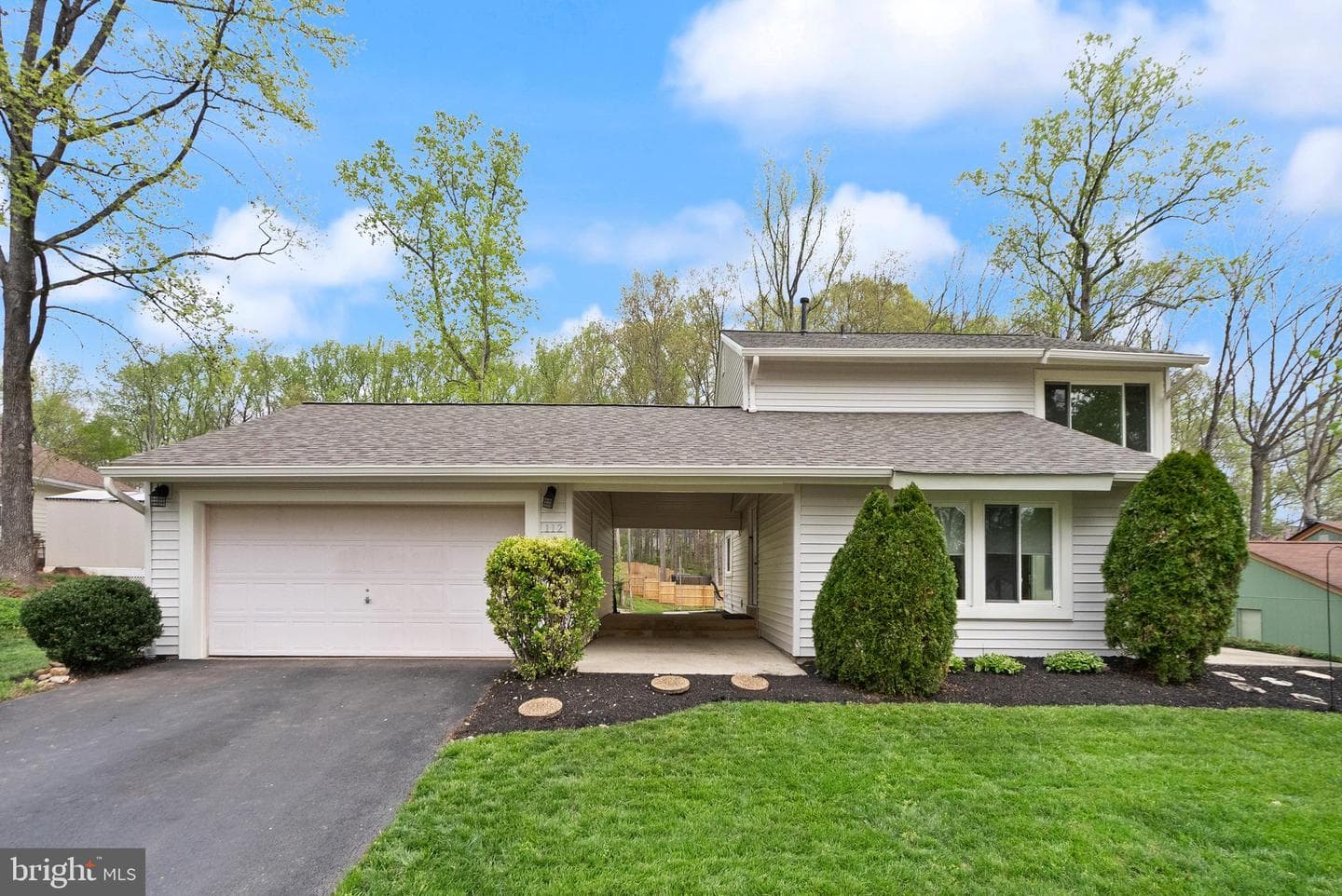 112 Newbury Place photo 4