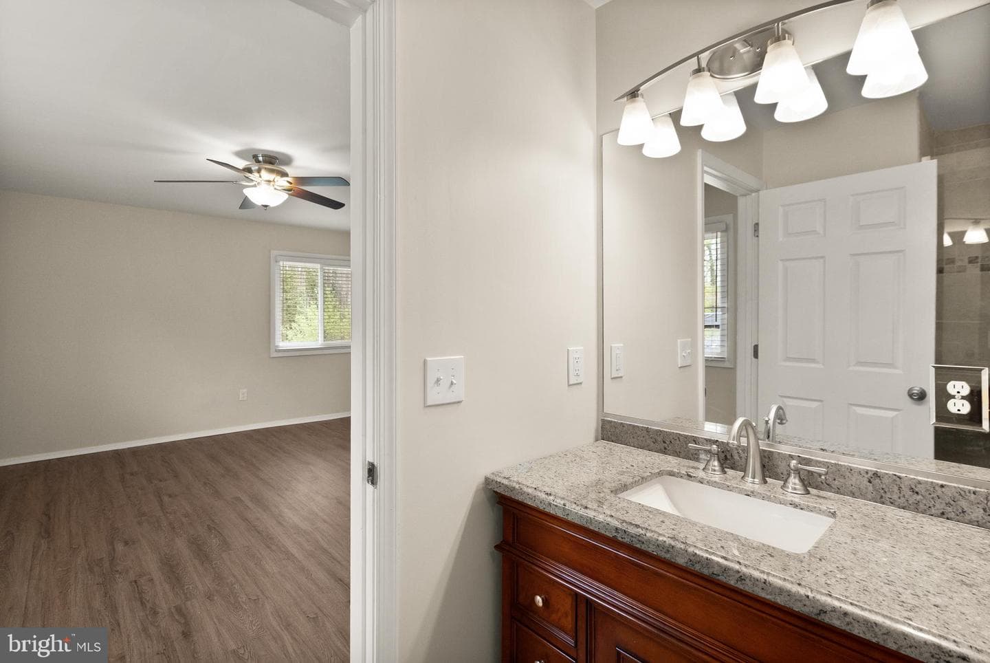 112 Newbury Place photo 40