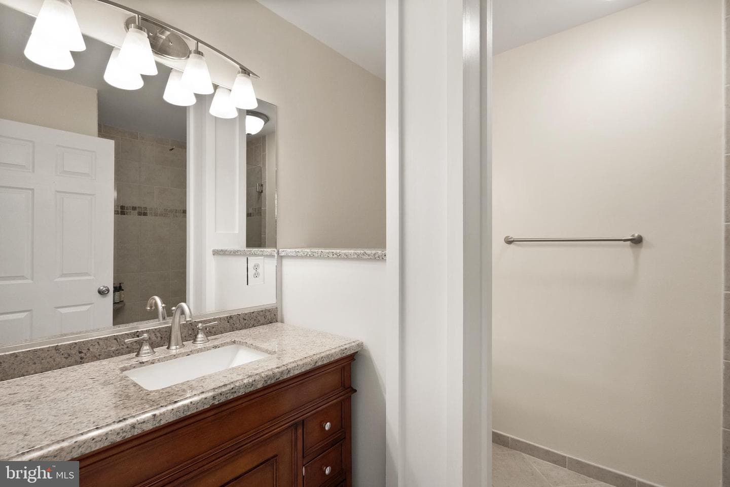 112 Newbury Place photo 41