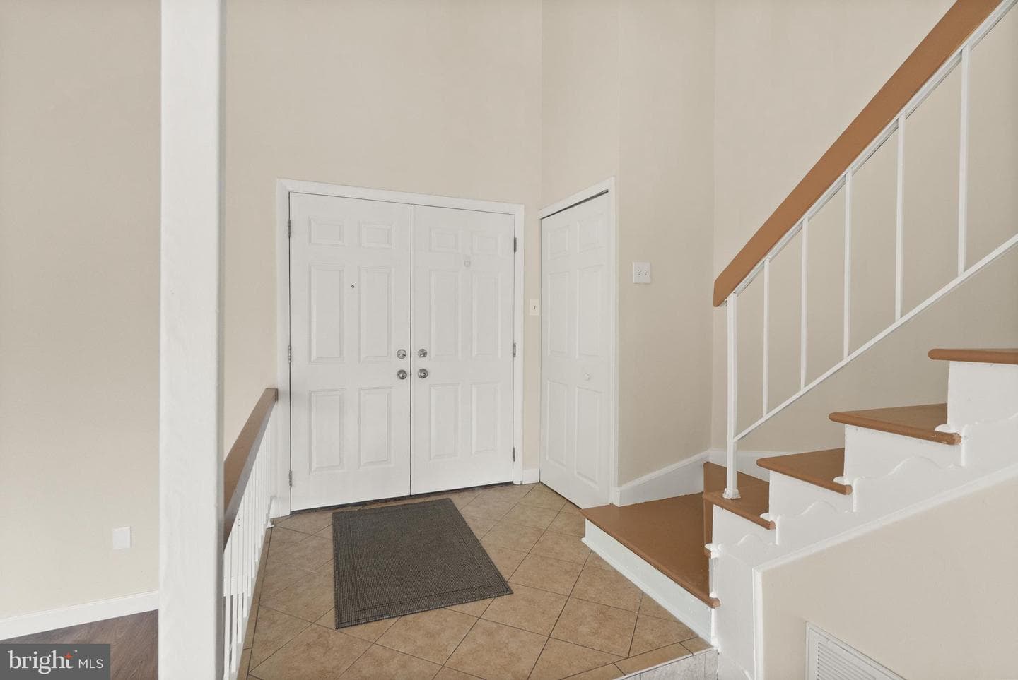 112 Newbury Place photo 6