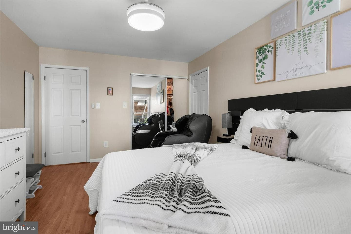 1039 Warwick Court photo 23