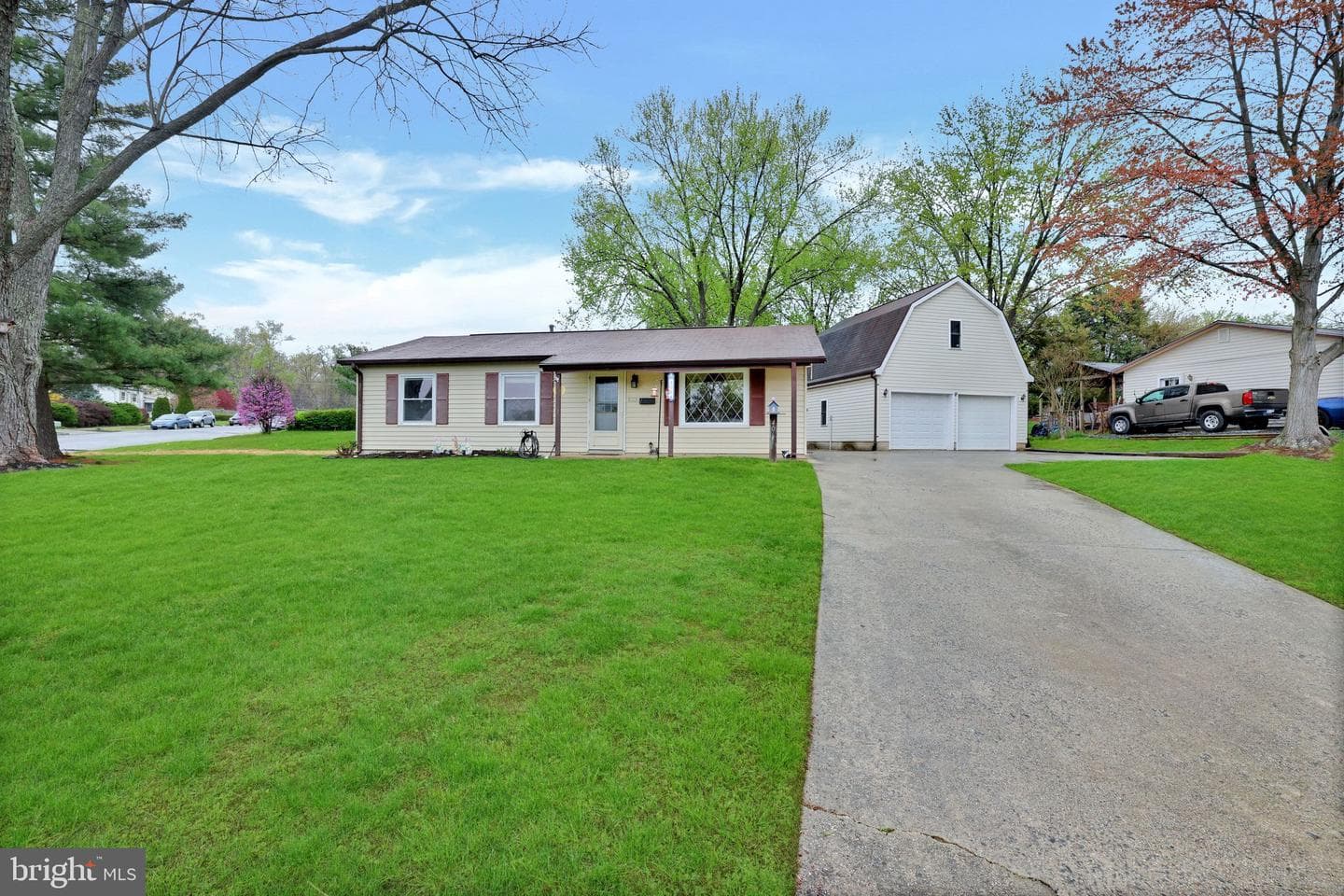 406 W Beech Road photo 1