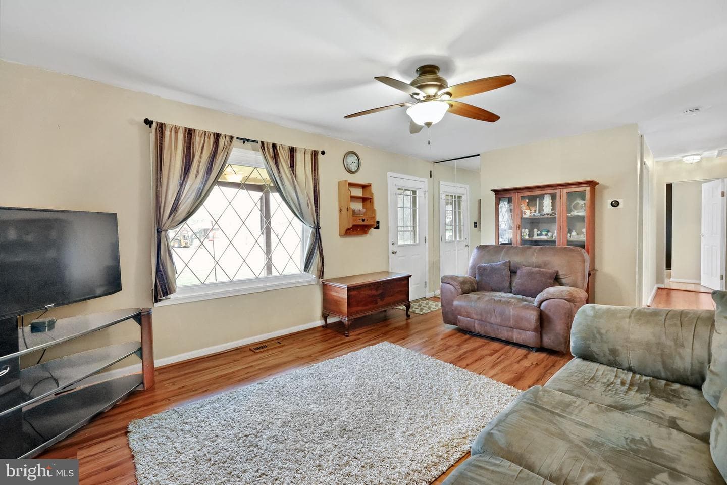 406 W Beech Road photo 2