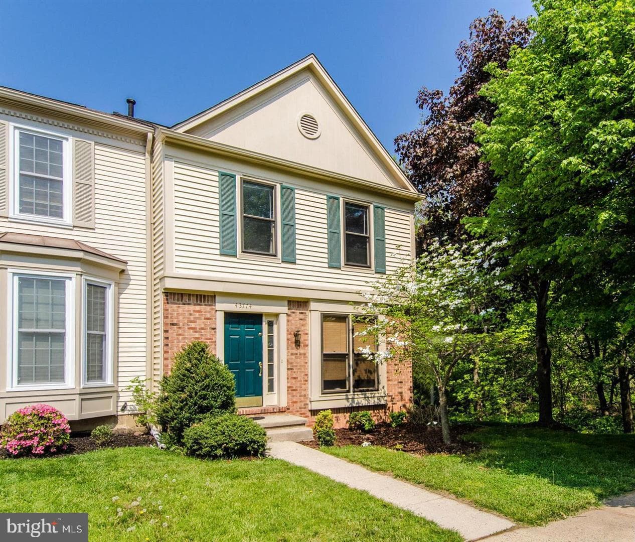43774 Laburnum Square photo 1