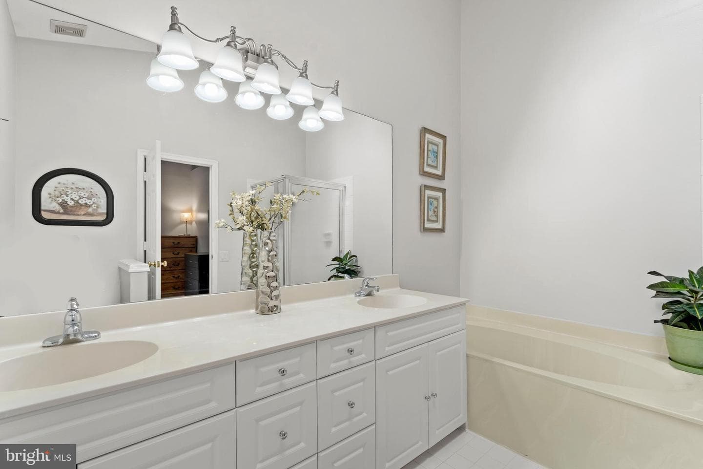 43774 Laburnum Square photo 25