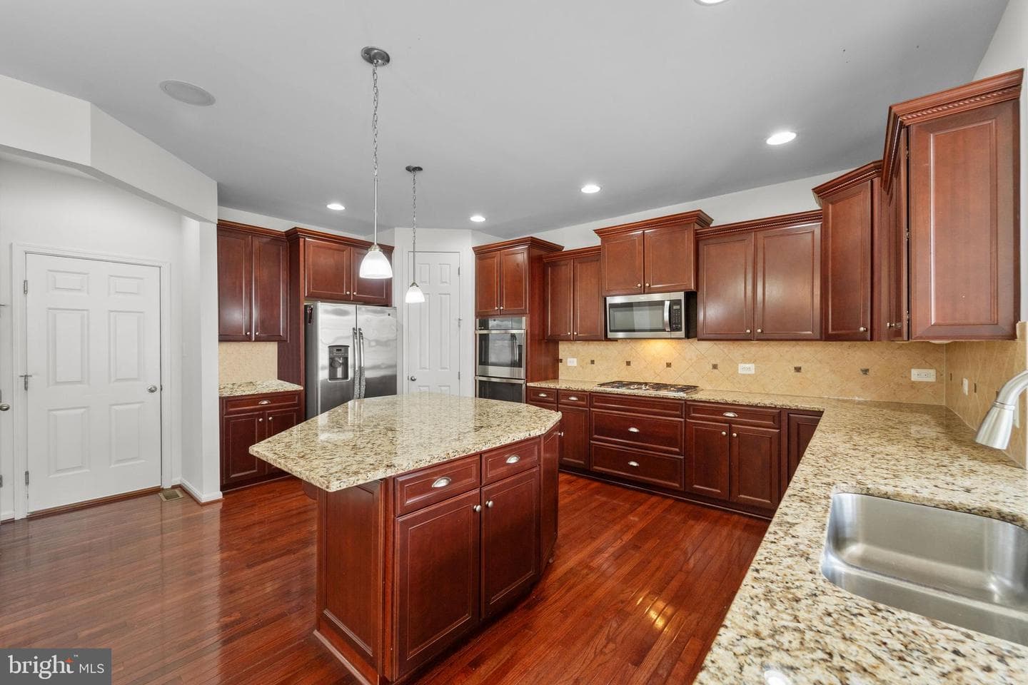 24880 Myers Glen Place photo 18