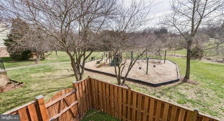 43584 Blacksmith Square photo 3