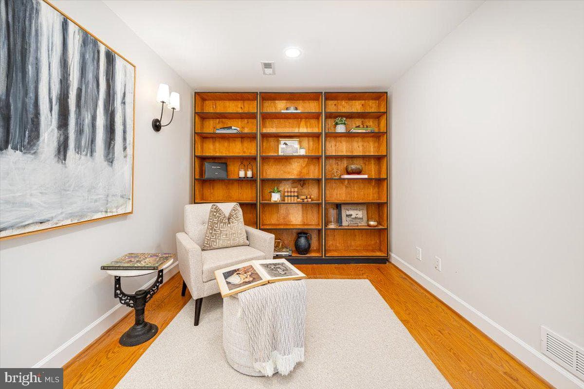 400 E Marshall Street photo 17