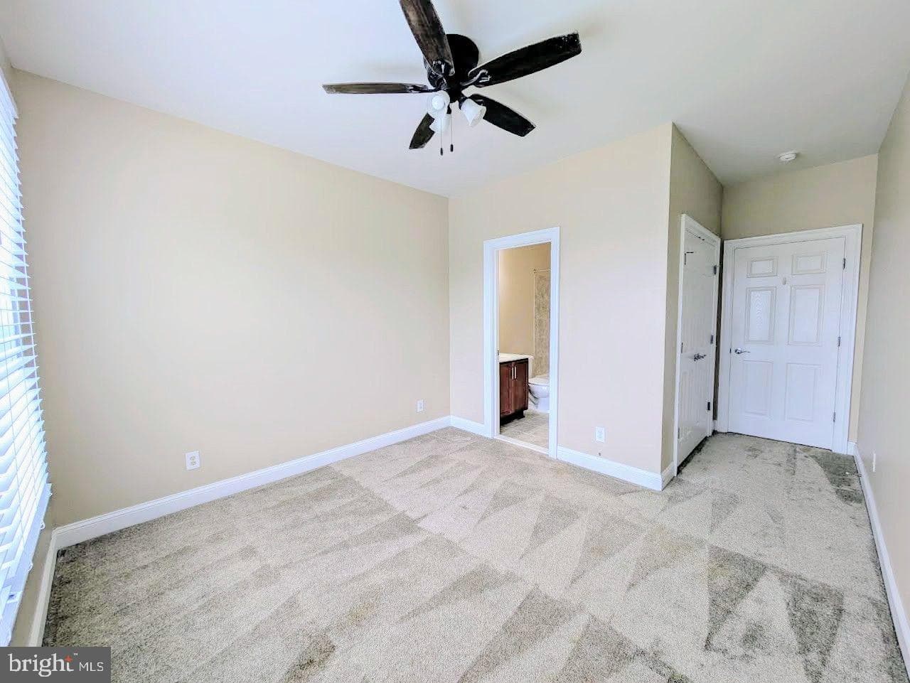 42394 Grahams Stable Square photo 17