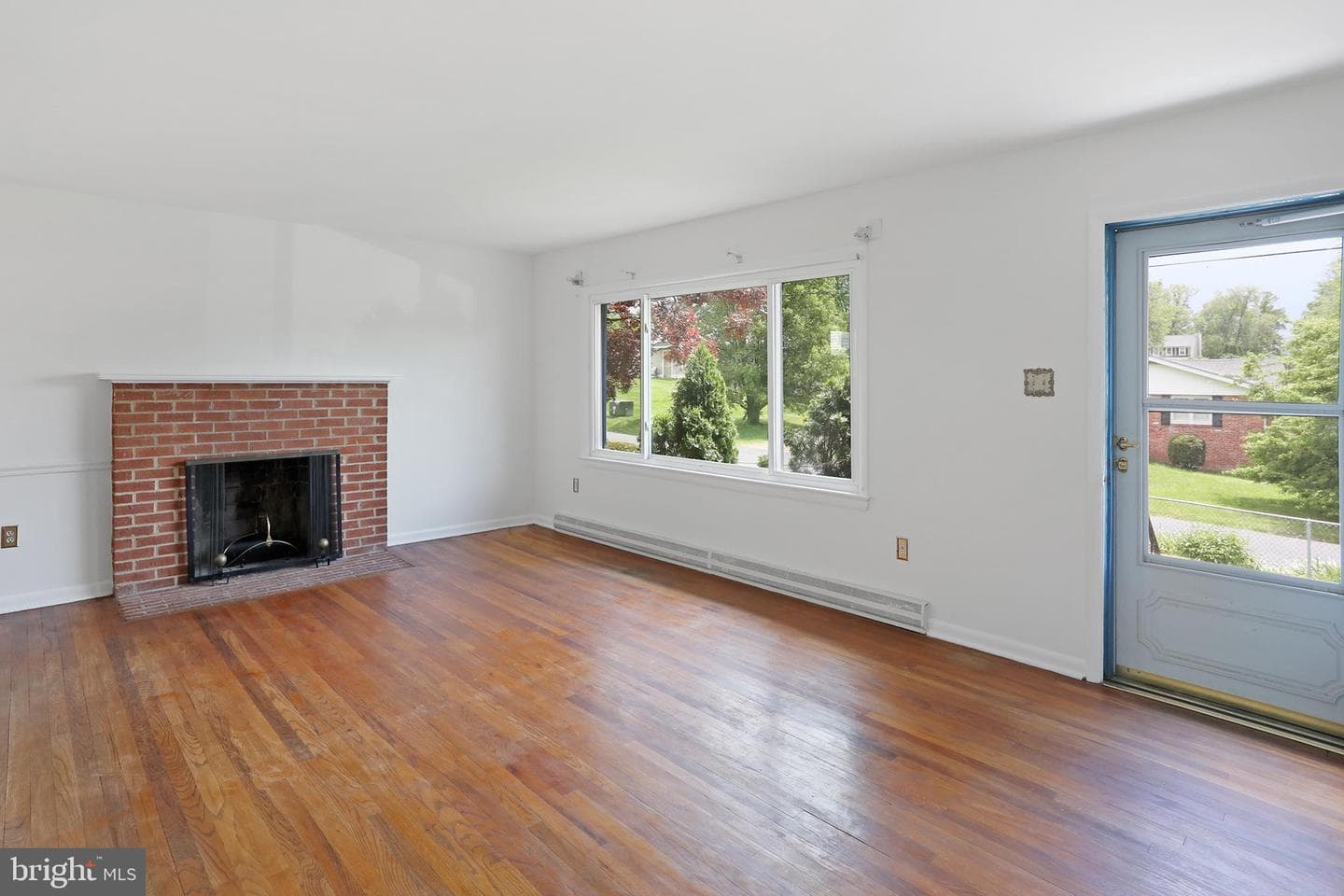 321 E E Street photo 9