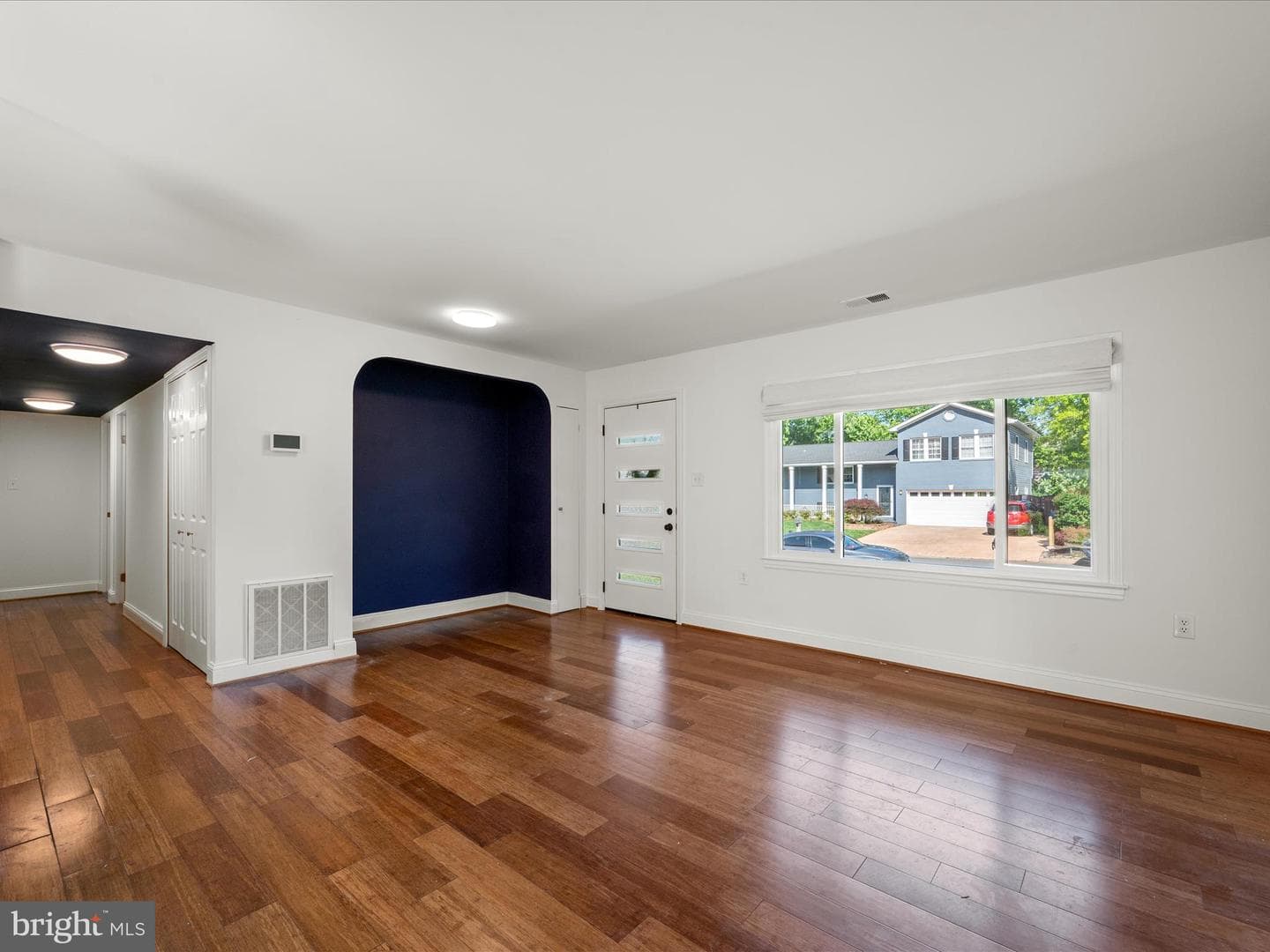1904 N Amelia Street photo 10