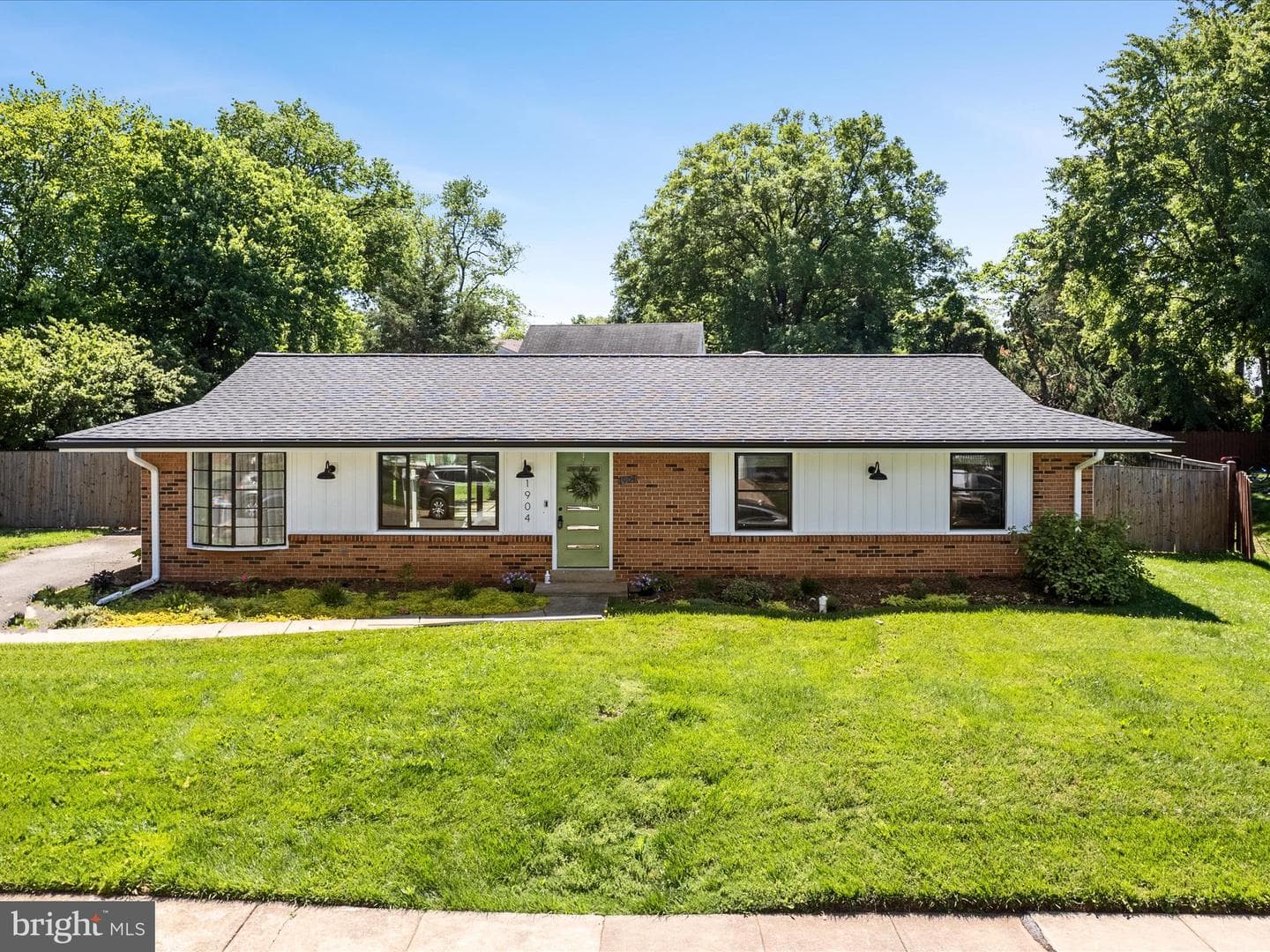1904 N Amelia Street photo 2