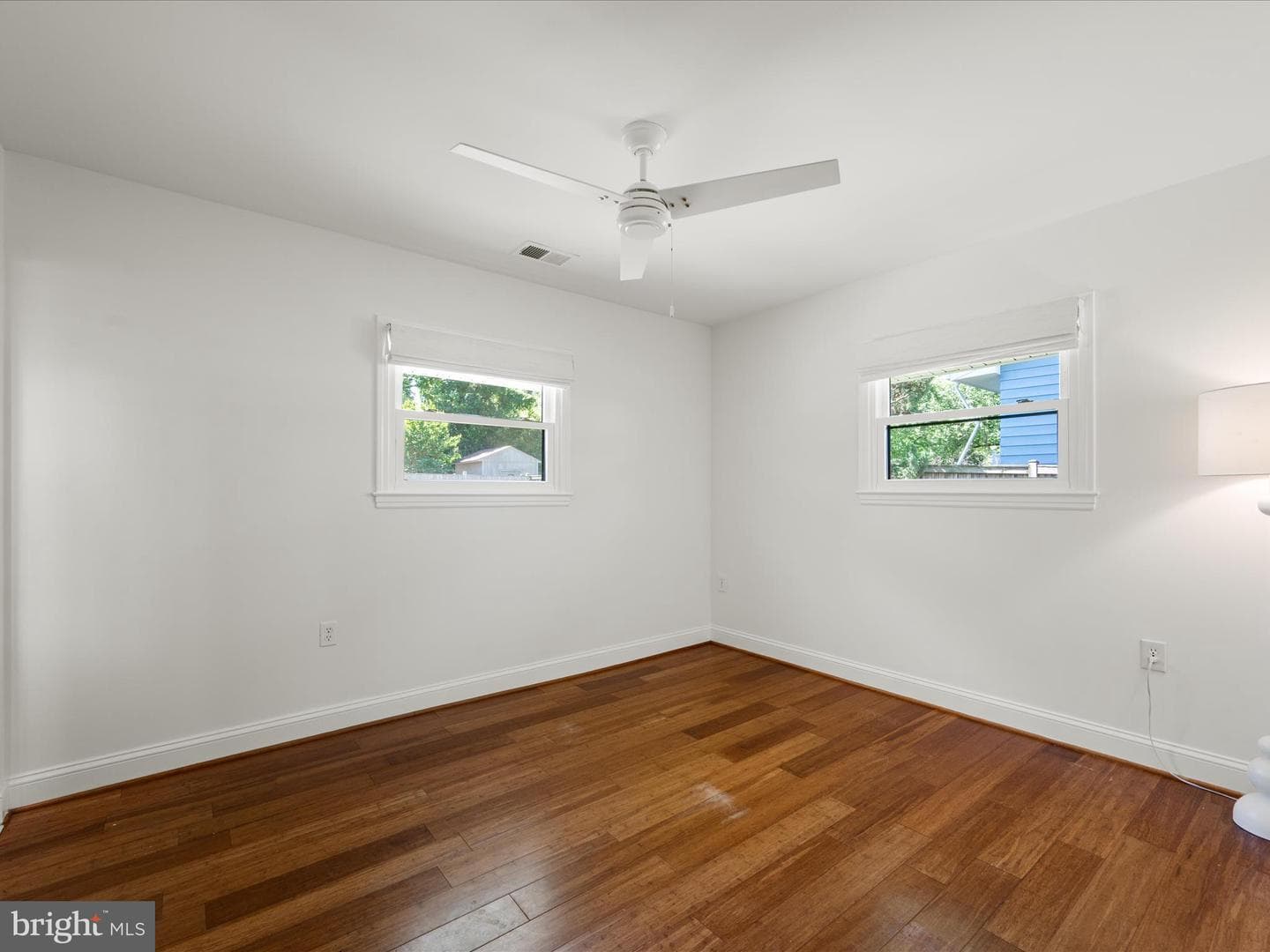1904 N Amelia Street photo 27