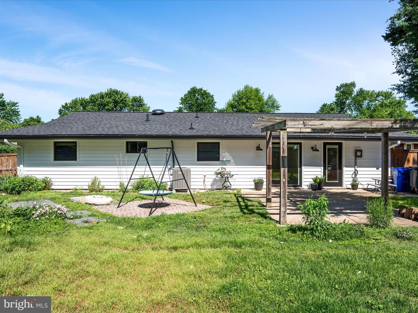 1904 N Amelia Street photo 32