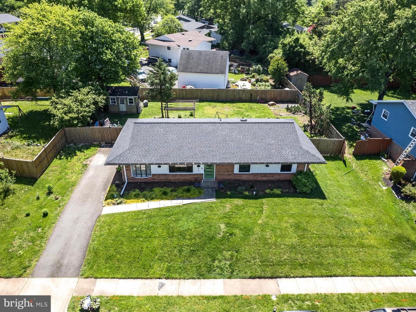 1904 N Amelia Street photo 36
