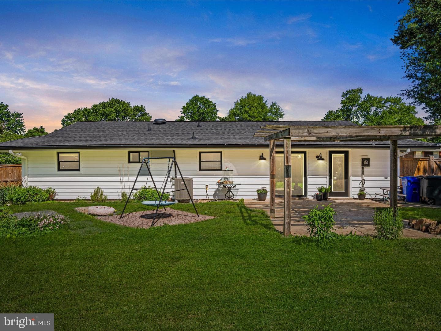 1904 N Amelia Street photo 6