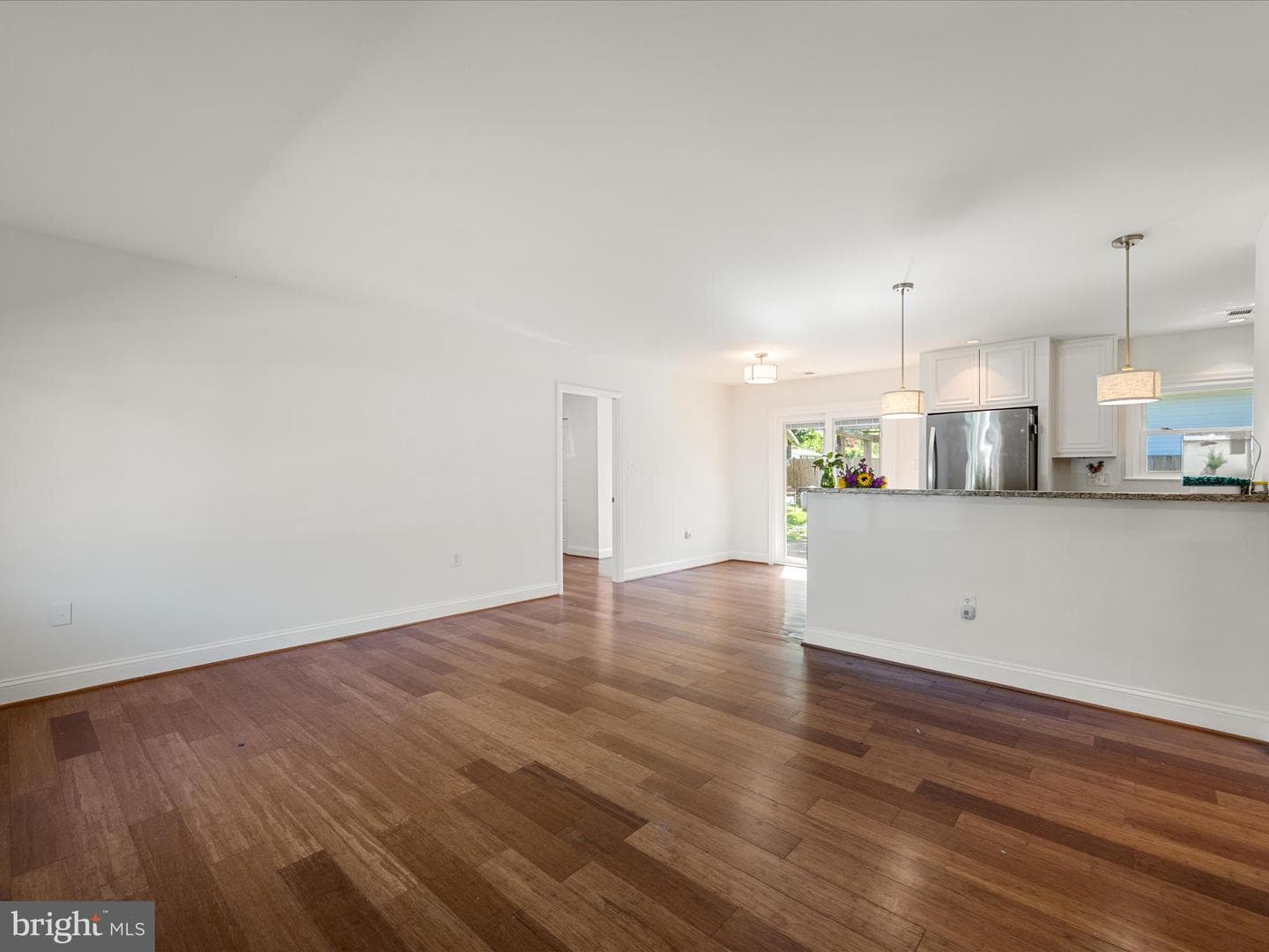1904 N Amelia Street photo 9