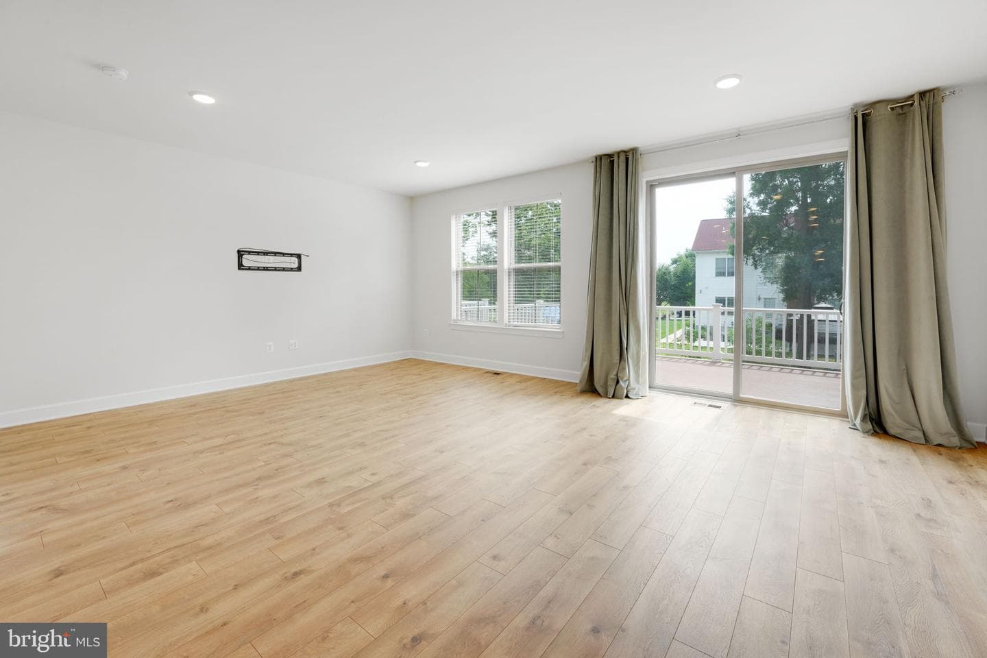 45399 Daveno Square photo 11